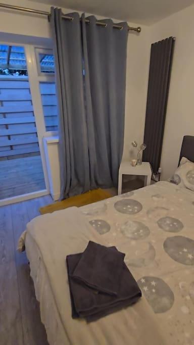 Cozy Flat 1 Bedroom Hucclecote Ngoại thất bức ảnh