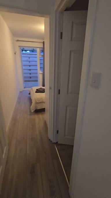 Cozy Flat 1 Bedroom Hucclecote Ngoại thất bức ảnh